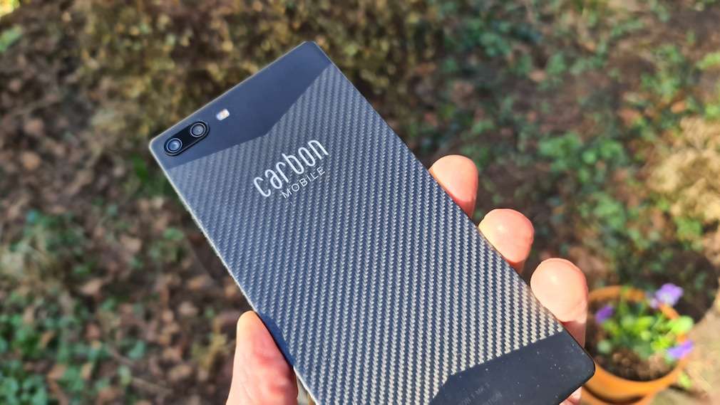 Carbon 1 MK II: Handy aus Carbonfaser im Test